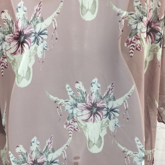 Lovely Kimono Floral Design Light Weigh Size Small - Picture 7 of 8